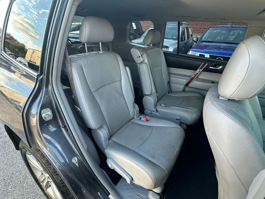2012 Toyota Highlander Image 22