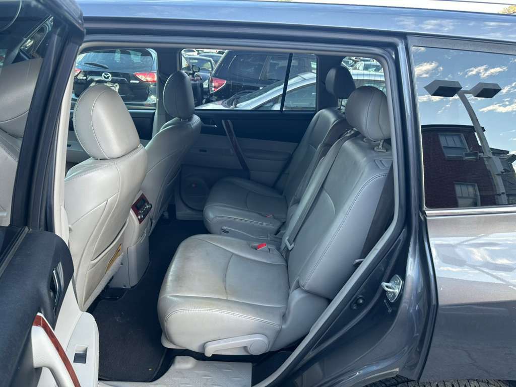 2012 Toyota Highlander Image 23