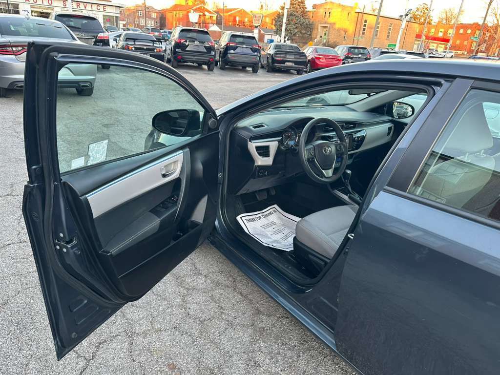 2016 Toyota Corolla Image 9