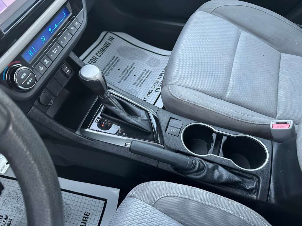 2016 Toyota Corolla Image 18