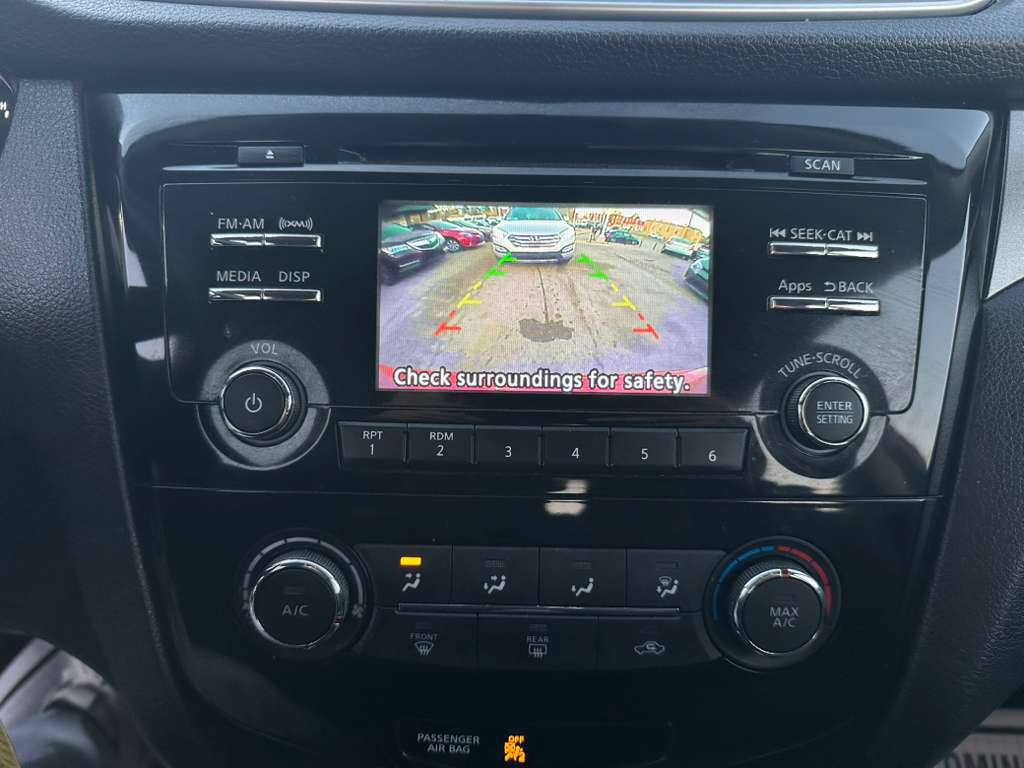 2016 Nissan Rogue Image 16