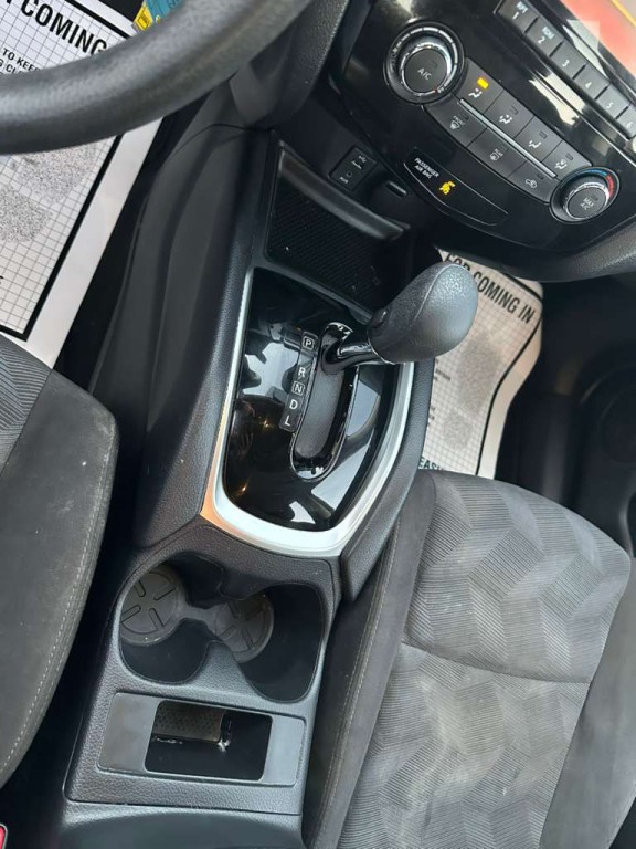 2016 Nissan Rogue Image 17