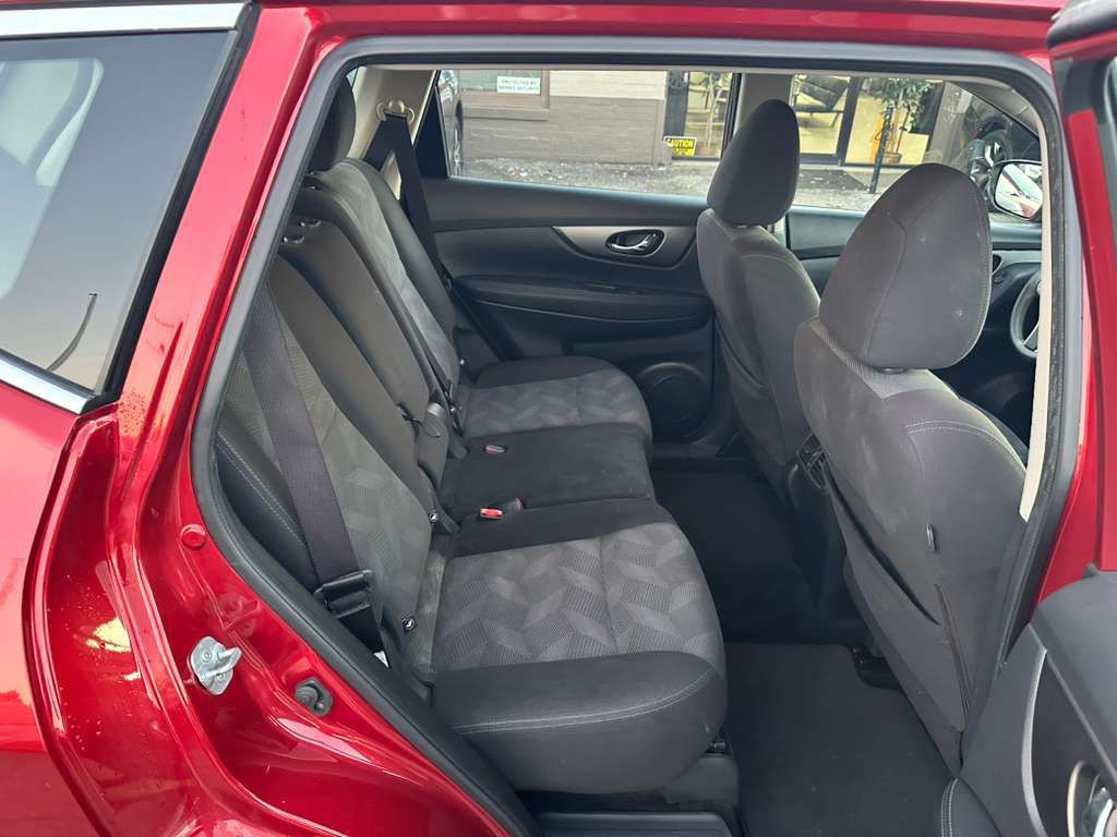 2016 Nissan Rogue Image 18