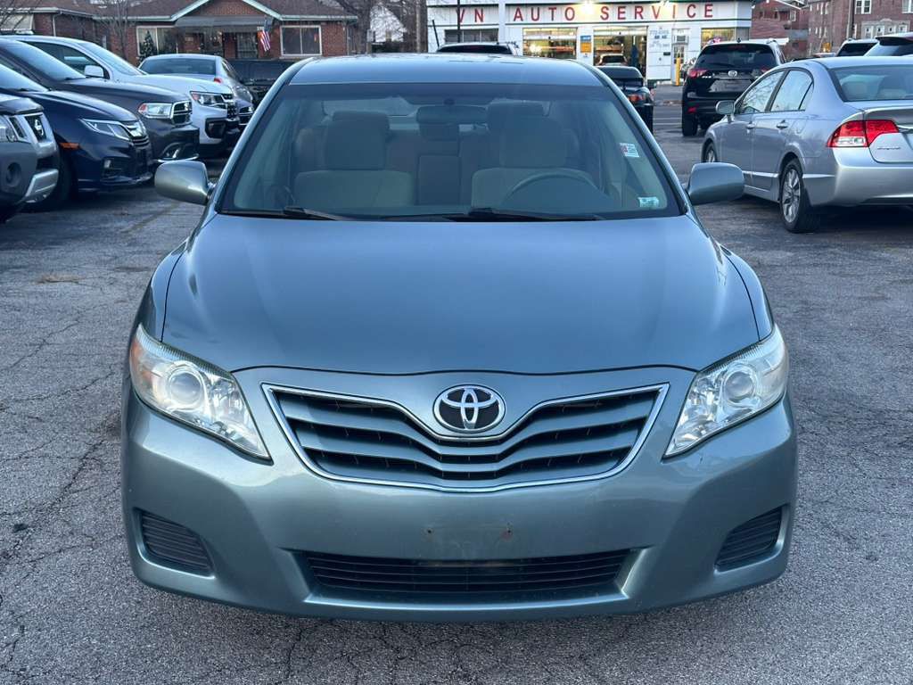 2011 Toyota Camry Image 2