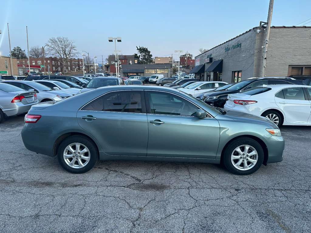 2011 Toyota Camry Image 4