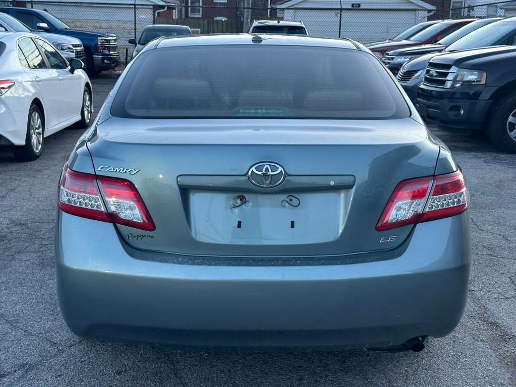 2011 Toyota Camry Image 7