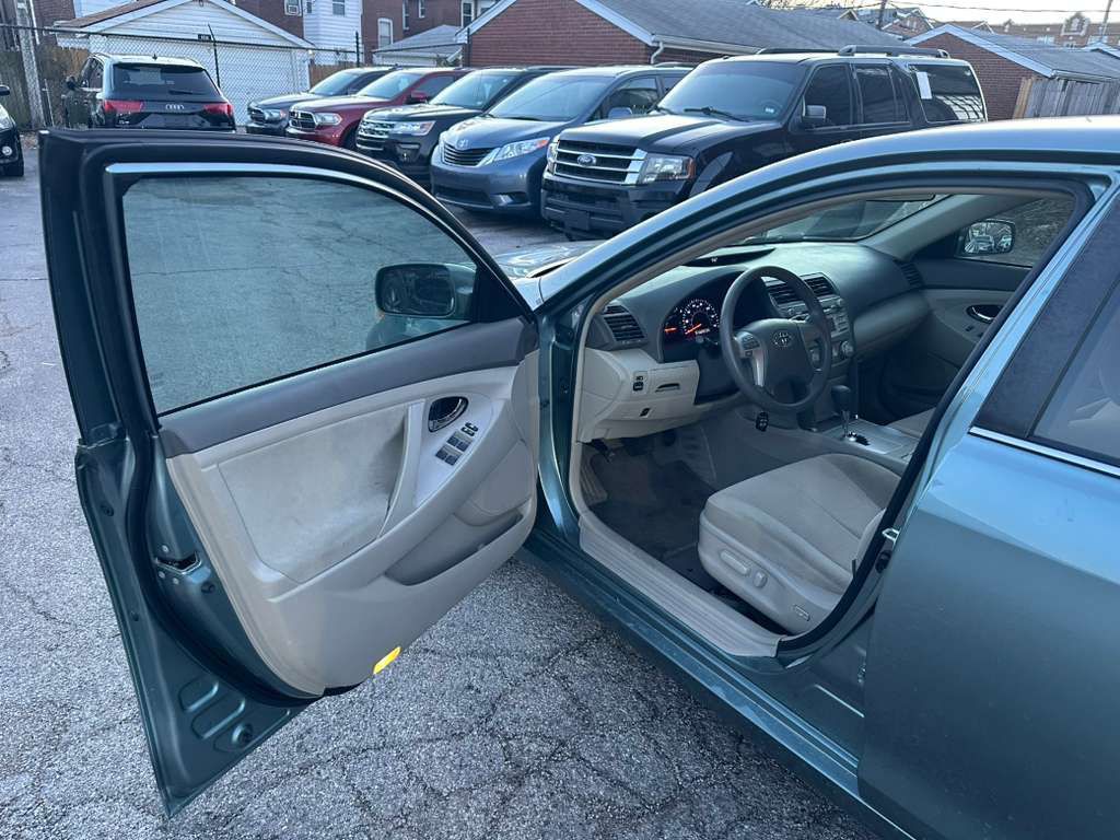 2011 Toyota Camry Image 9