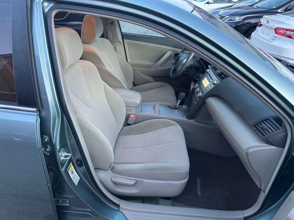 2011 Toyota Camry Image 12