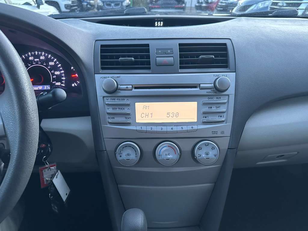 2011 Toyota Camry Image 17