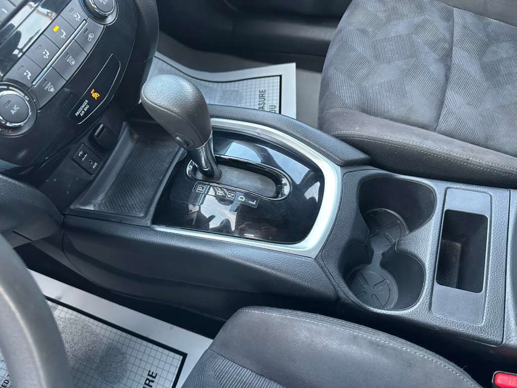 2015 Nissan Rogue Image 18