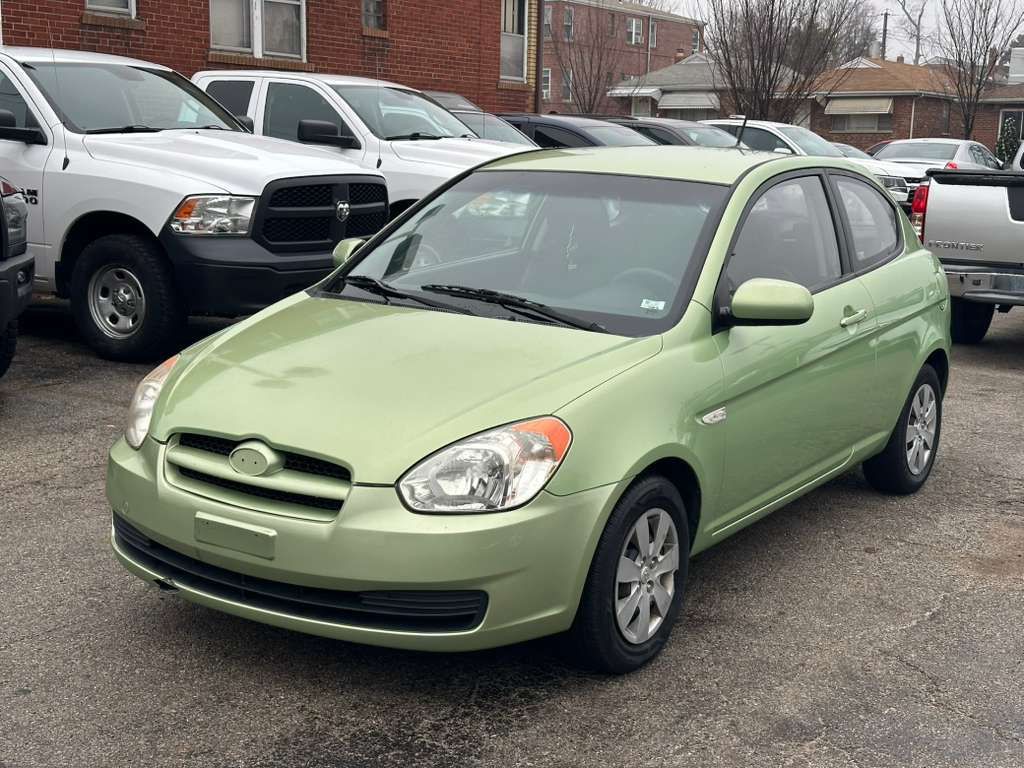 2010 Hyundai Accent Image 3