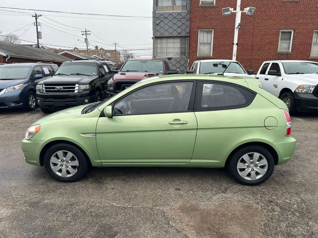 2010 Hyundai Accent Image 5
