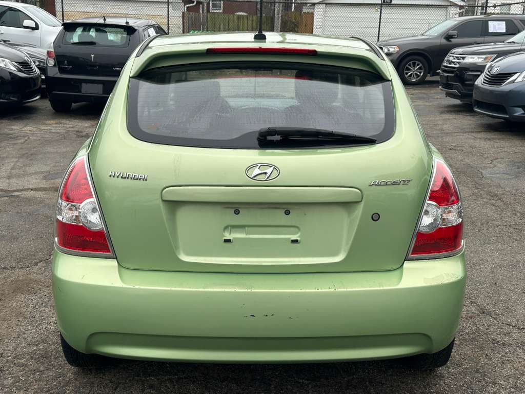 2010 Hyundai Accent Image 7