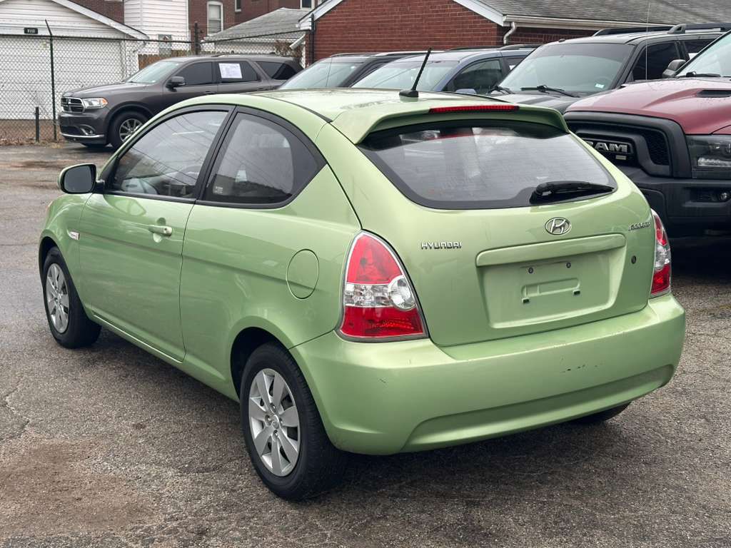 2010 Hyundai Accent Image 8