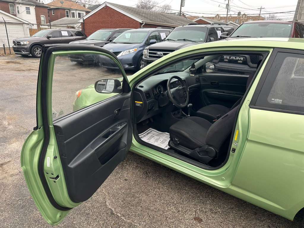 2010 Hyundai Accent Image 9