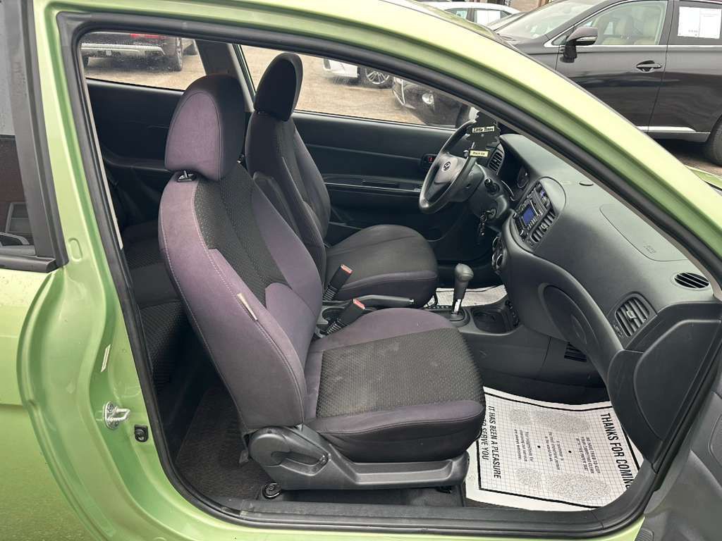 2010 Hyundai Accent Image 13