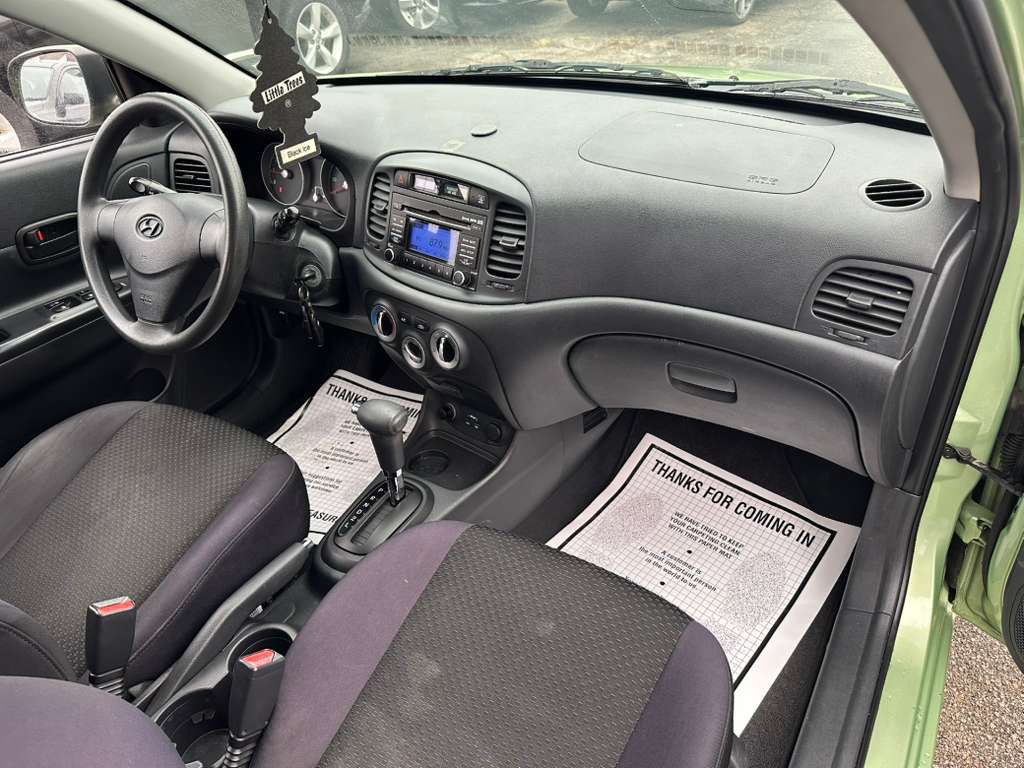 2010 Hyundai Accent Image 15