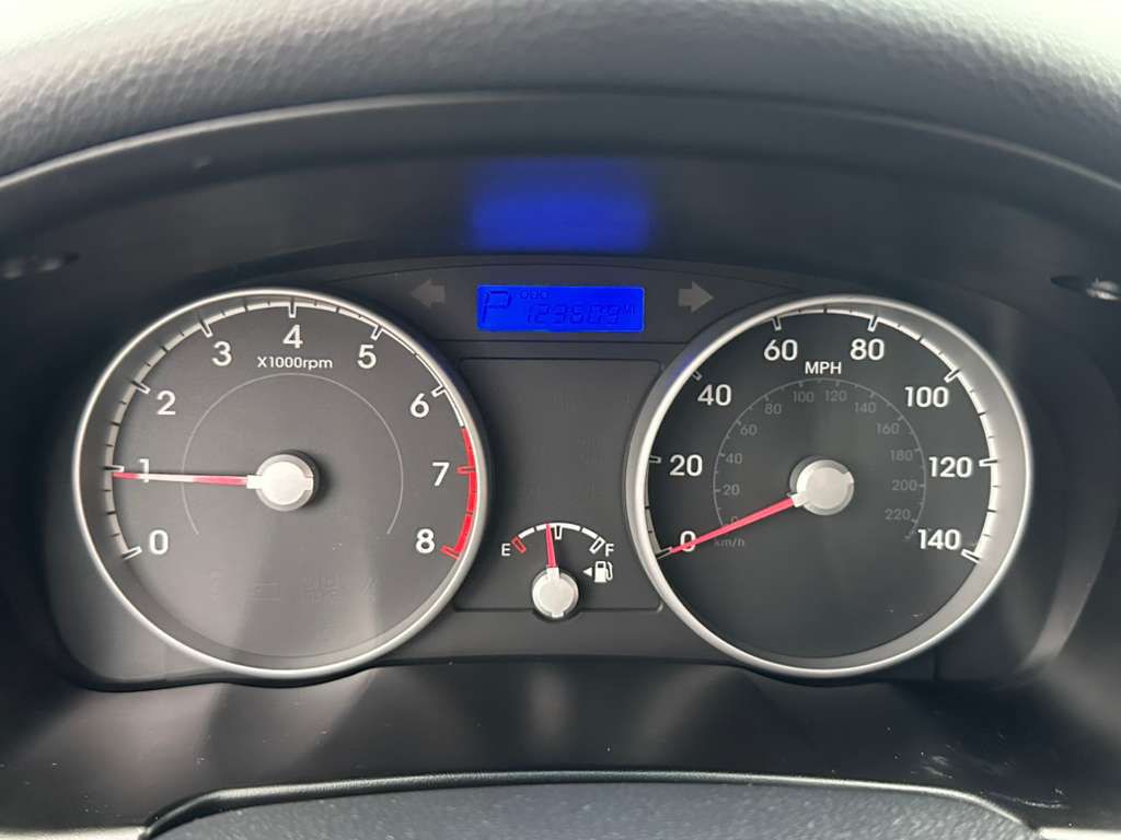 2010 Hyundai Accent Image 16