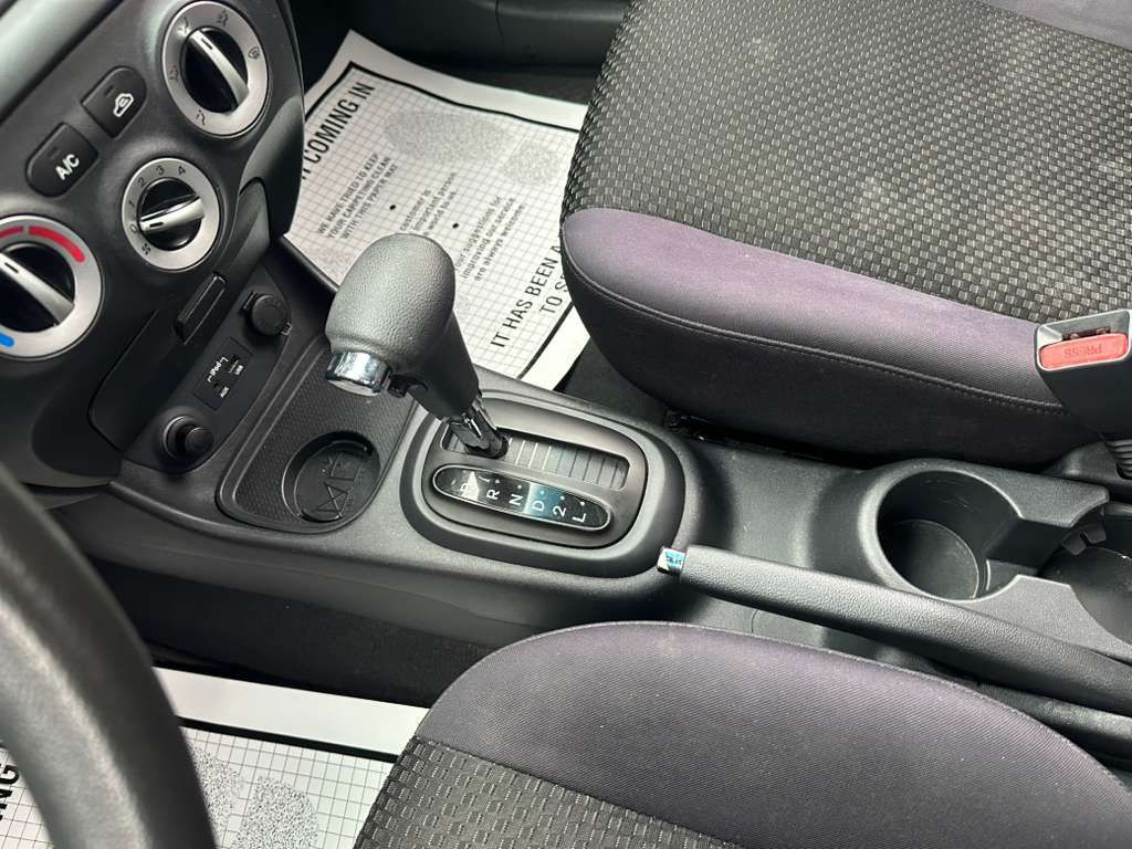 2010 Hyundai Accent Image 19