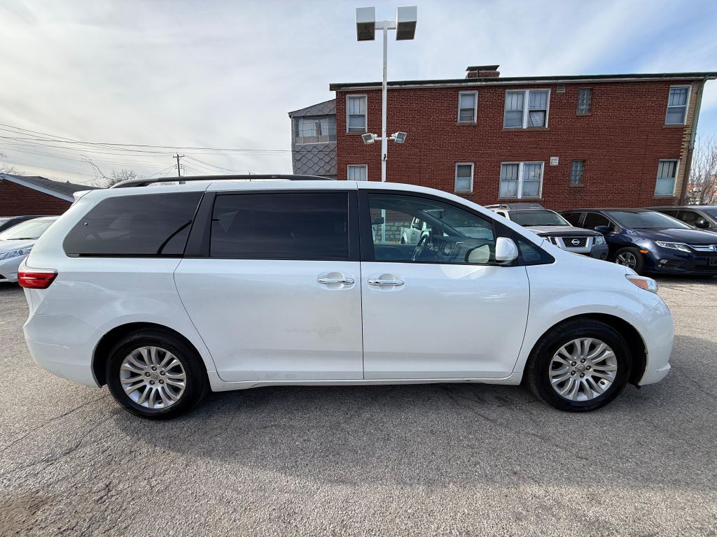 2015 Toyota Sienna Image 6