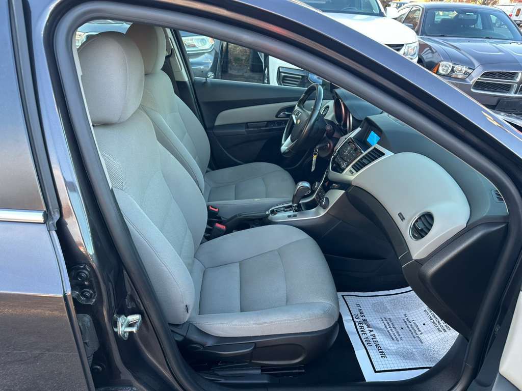 2014 Chevrolet Cruze Image 12