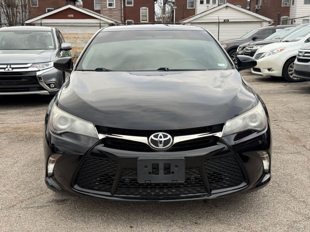 2017 Toyota Camry Image 2