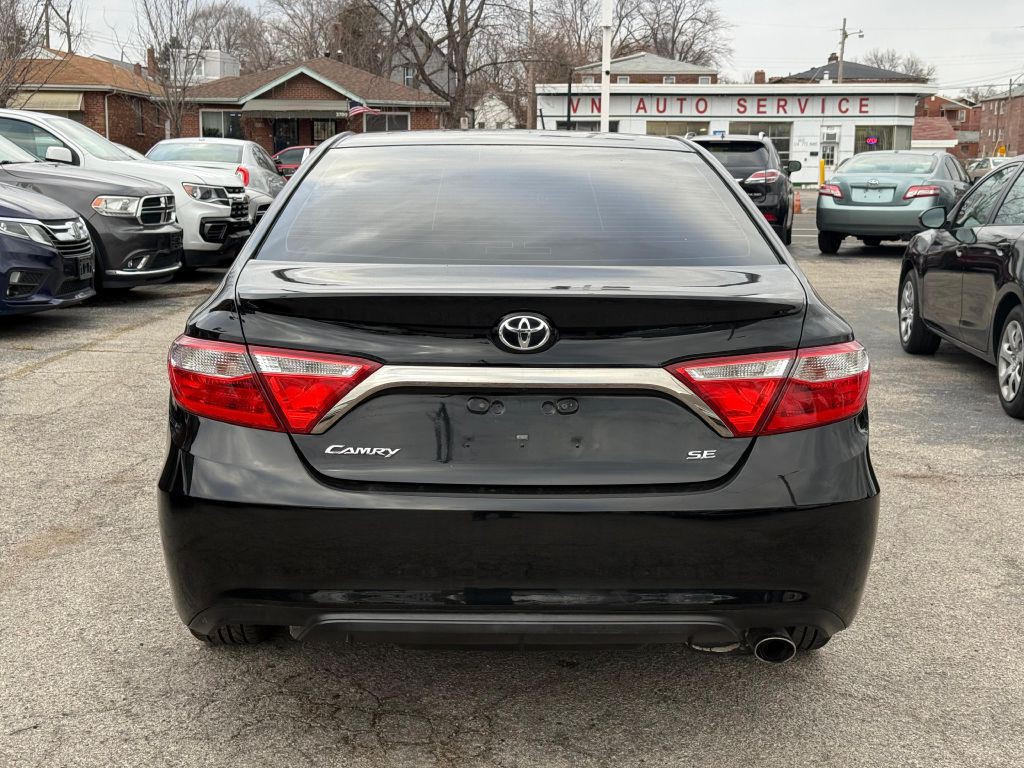 2017 Toyota Camry Image 9