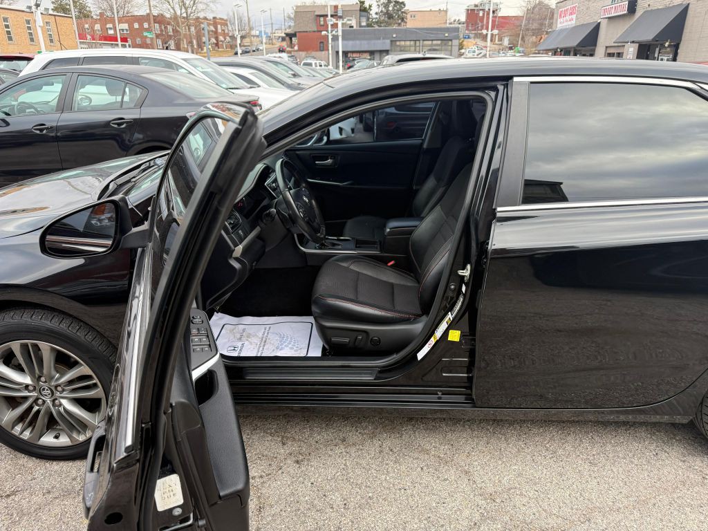 2017 Toyota Camry Image 10