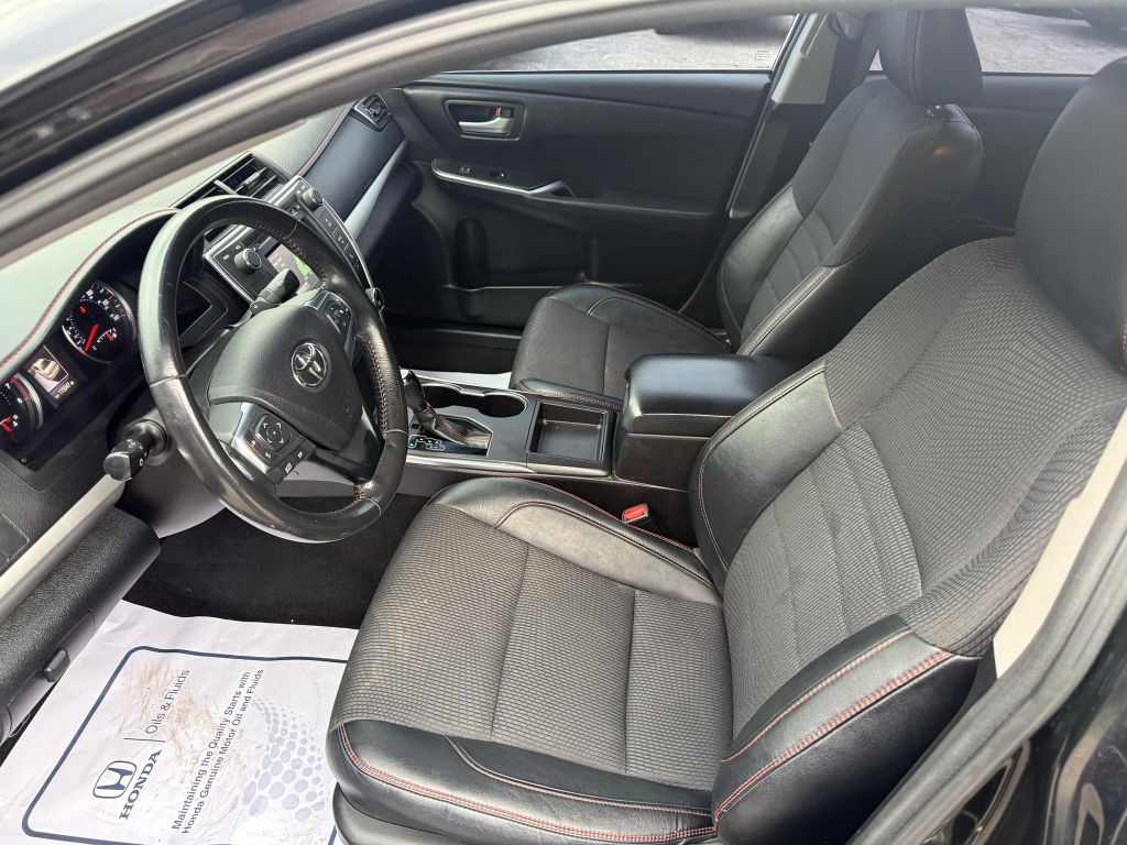 2017 Toyota Camry Image 12