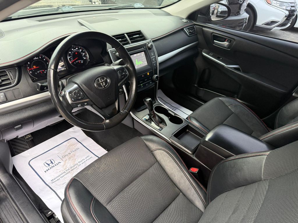 2017 Toyota Camry Image 13