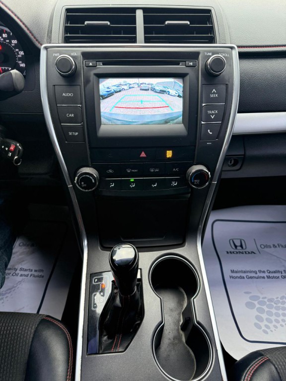 2017 Toyota Camry Image 15