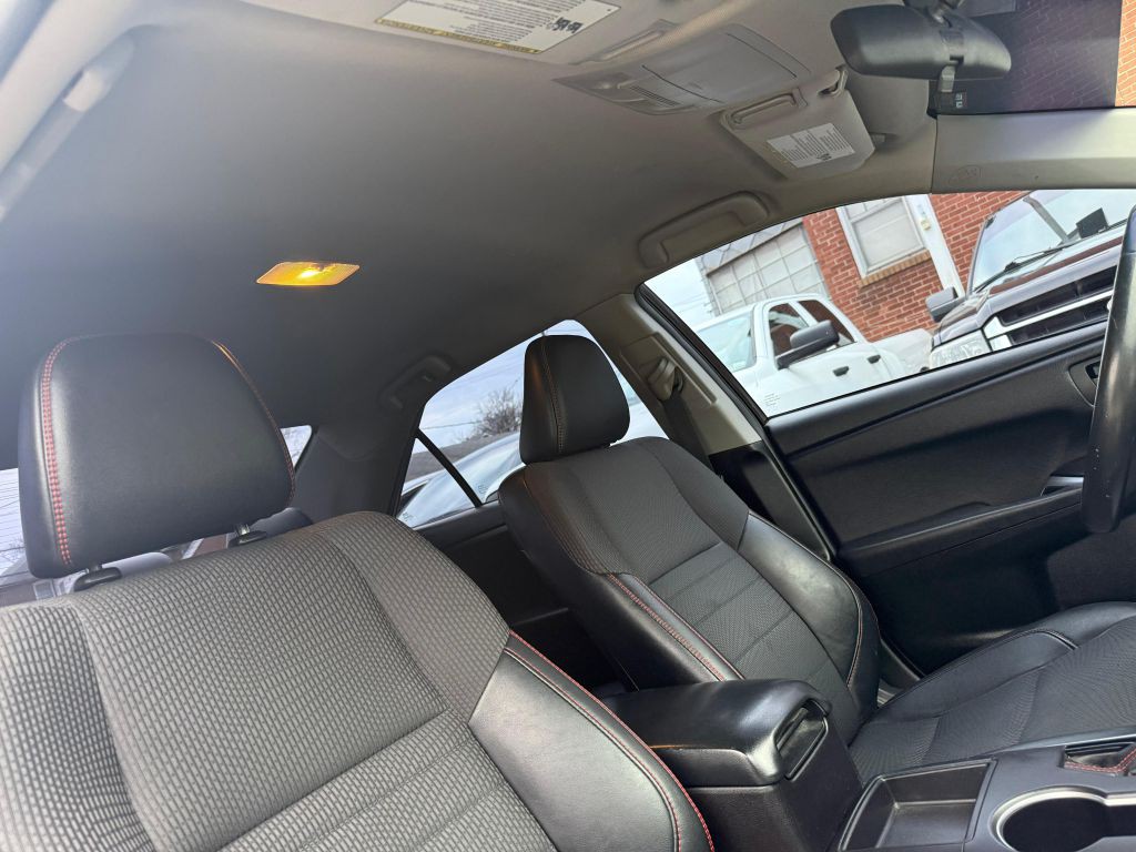 2017 Toyota Camry Image 16