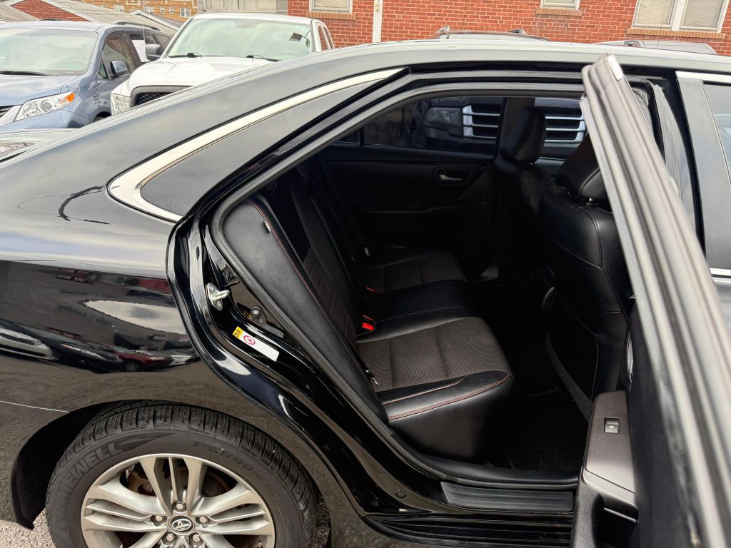 2017 Toyota Camry Image 20