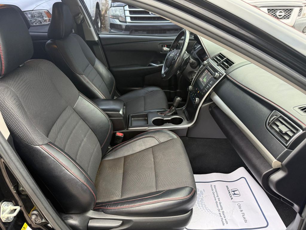 2017 Toyota Camry Image 21