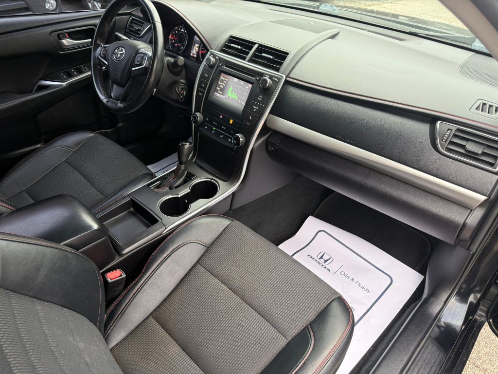 2017 Toyota Camry Image 22