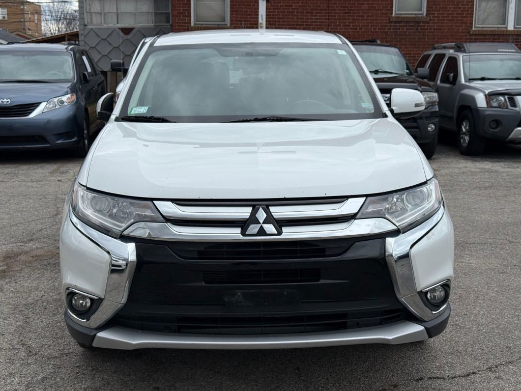 2016 Mitsubishi Outlander Image 2