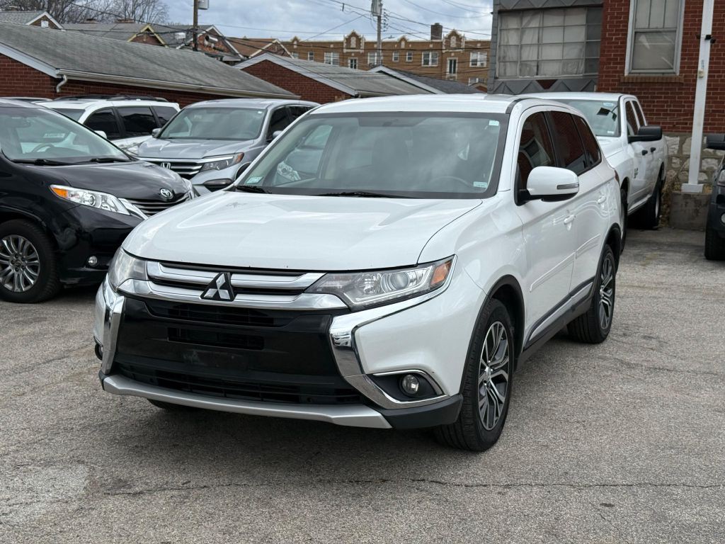 2016 Mitsubishi Outlander Image 3