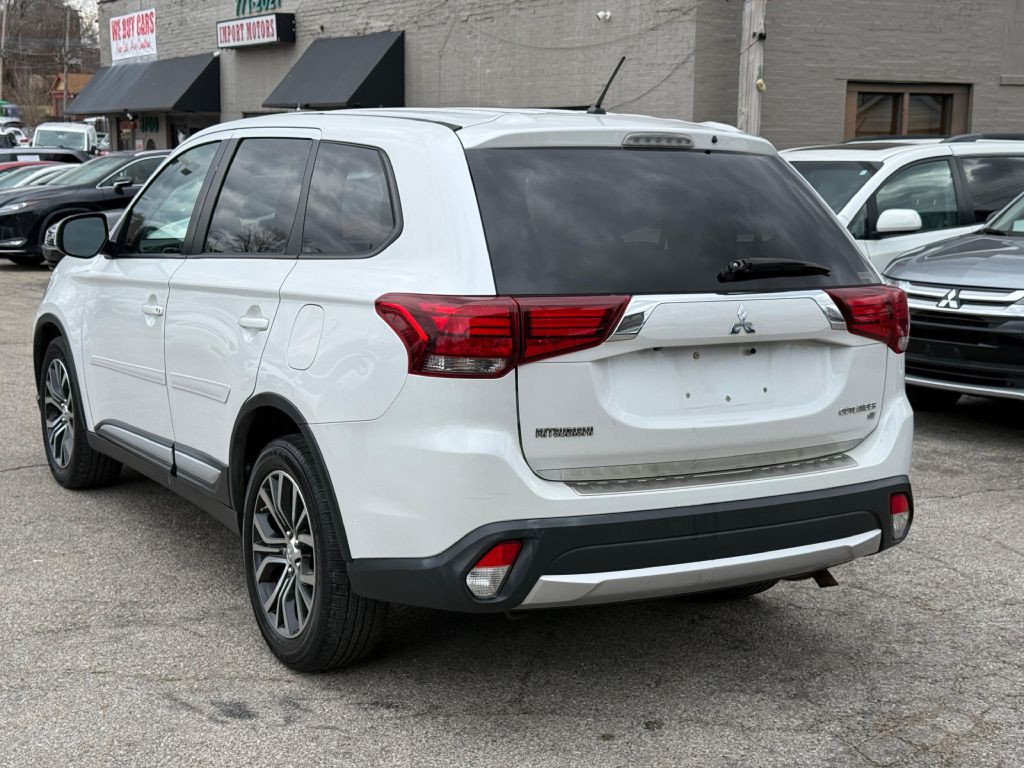 2016 Mitsubishi Outlander Image 5
