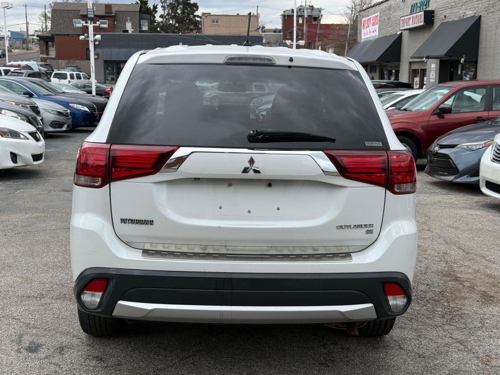2016 Mitsubishi Outlander Image 10