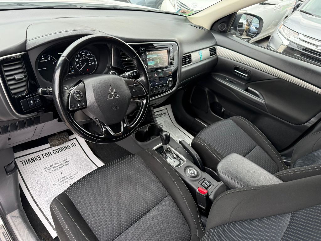 2016 Mitsubishi Outlander Image 14