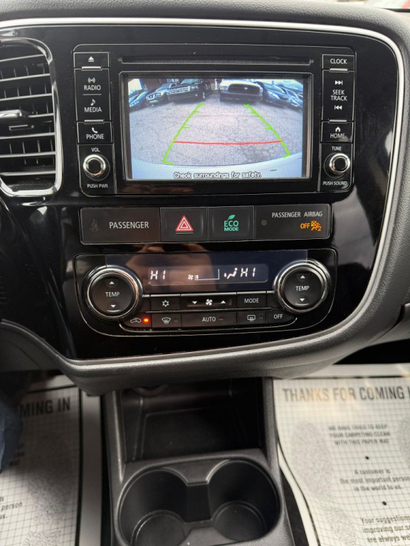 2016 Mitsubishi Outlander Image 16