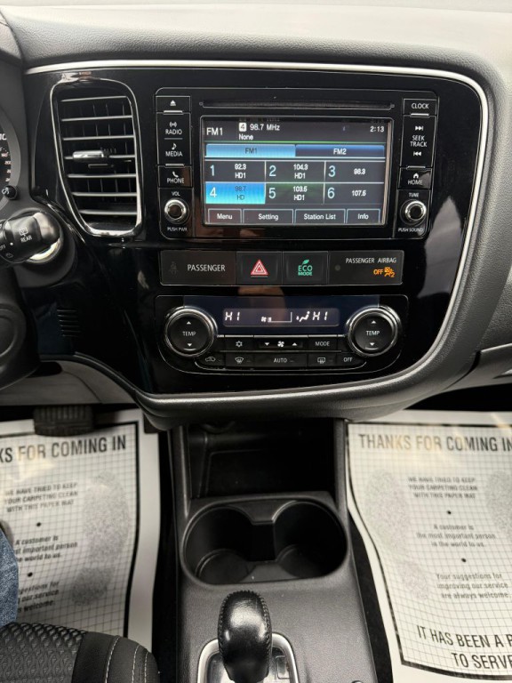 2016 Mitsubishi Outlander Image 17