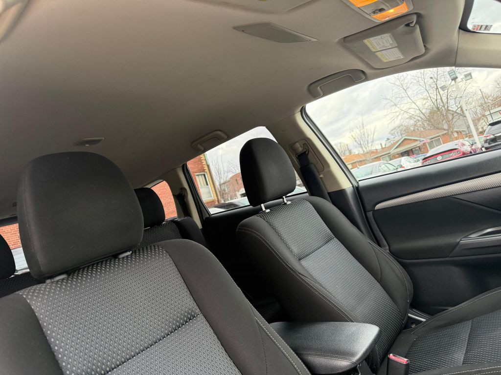 2016 Mitsubishi Outlander Image 18