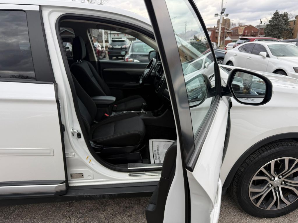 2016 Mitsubishi Outlander Image 19