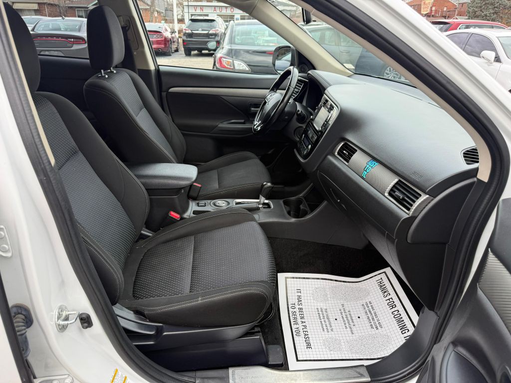 2016 Mitsubishi Outlander Image 20