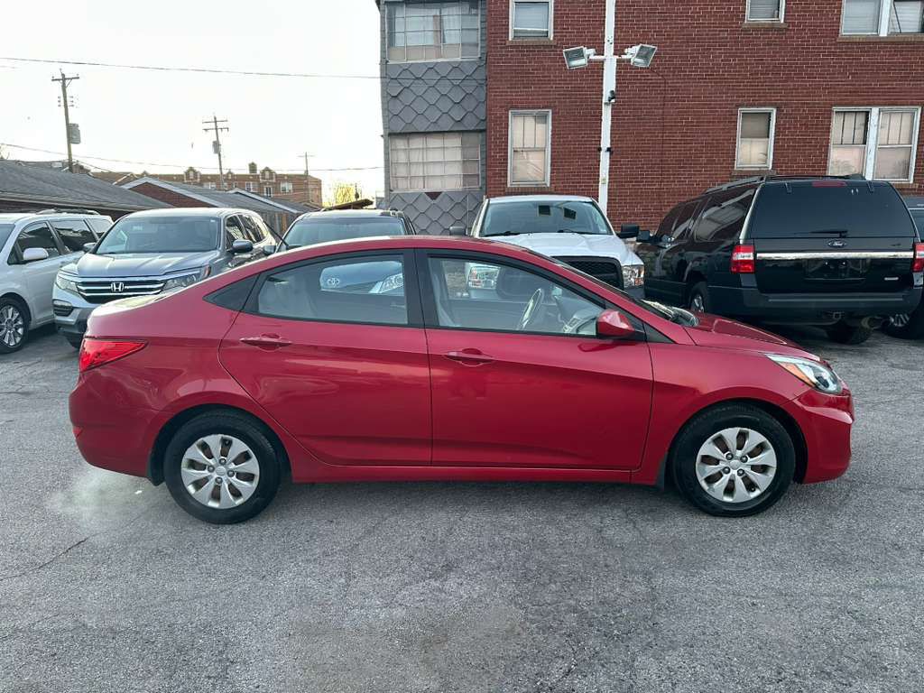 2015 Hyundai Accent Image 4