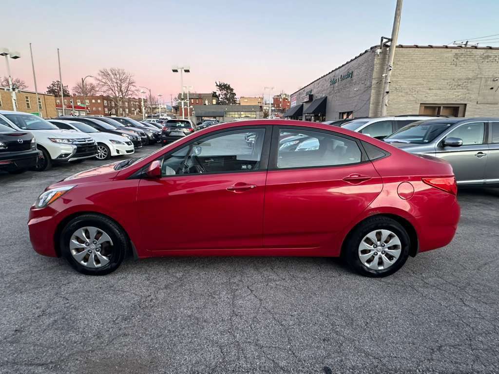 2015 Hyundai Accent Image 5