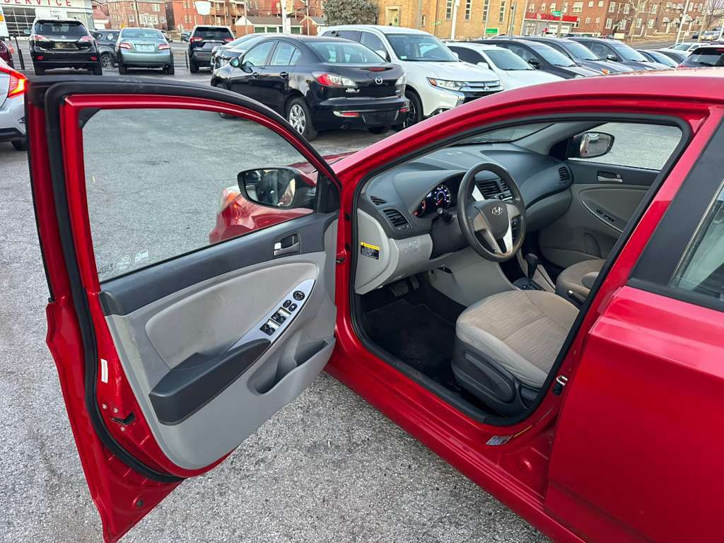 2015 Hyundai Accent Image 9