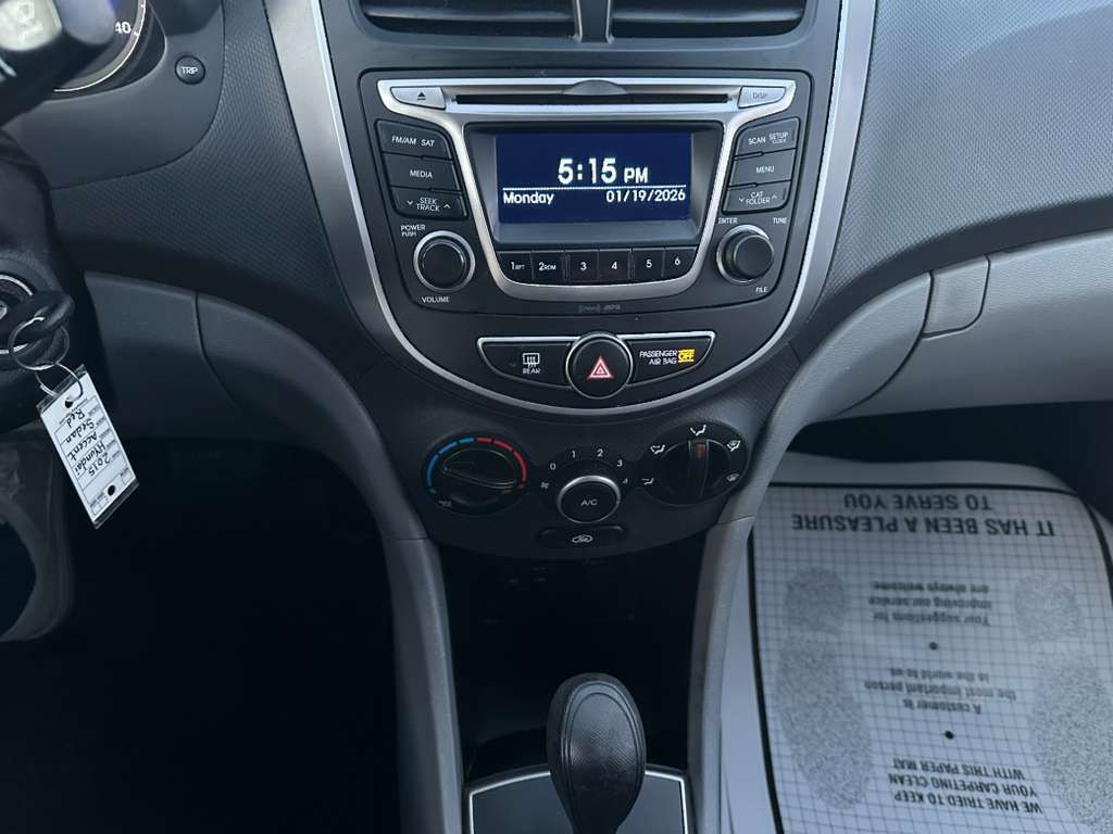 2015 Hyundai Accent Image 17