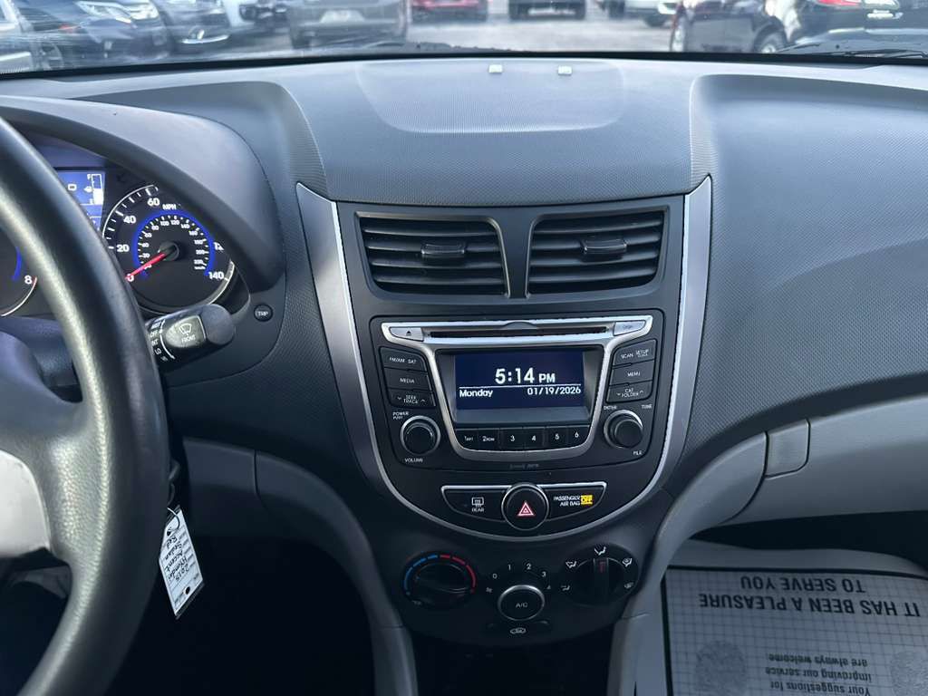 2015 Hyundai Accent Image 18